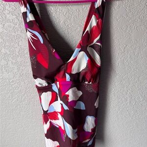Athleta floral plunge tankini d-DD size medium Never worn summer beach swim